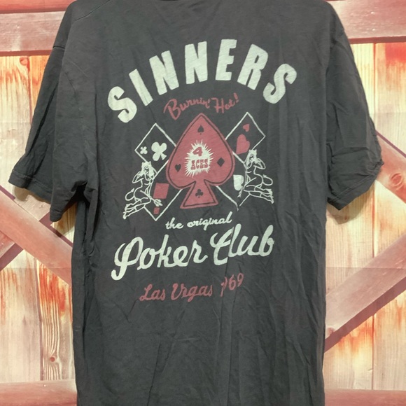 Lucky brand classic fit. Sinners poker club 1969. Great graphics. - Picture 5 of 5